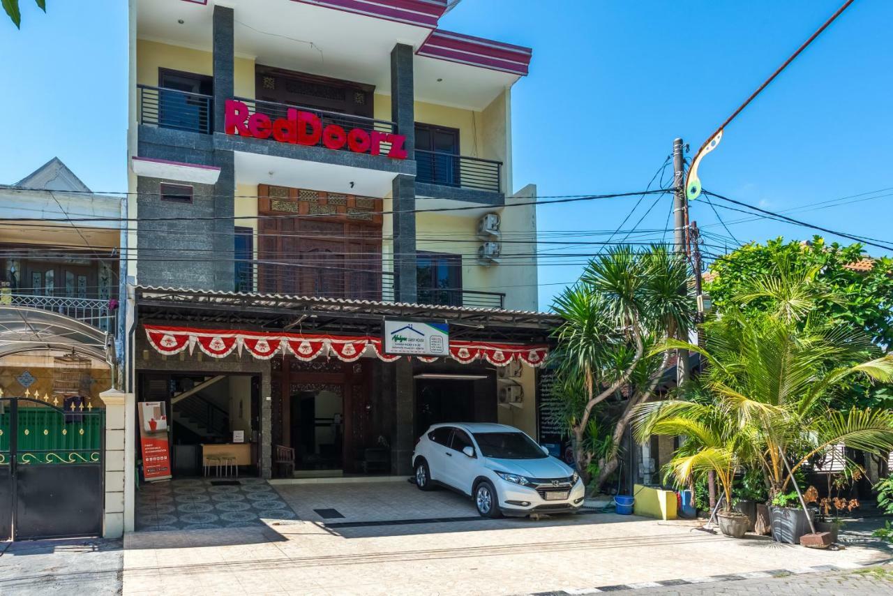 Hotel Reddoorz Syariah @ Ketintang Surabaya Esterno foto