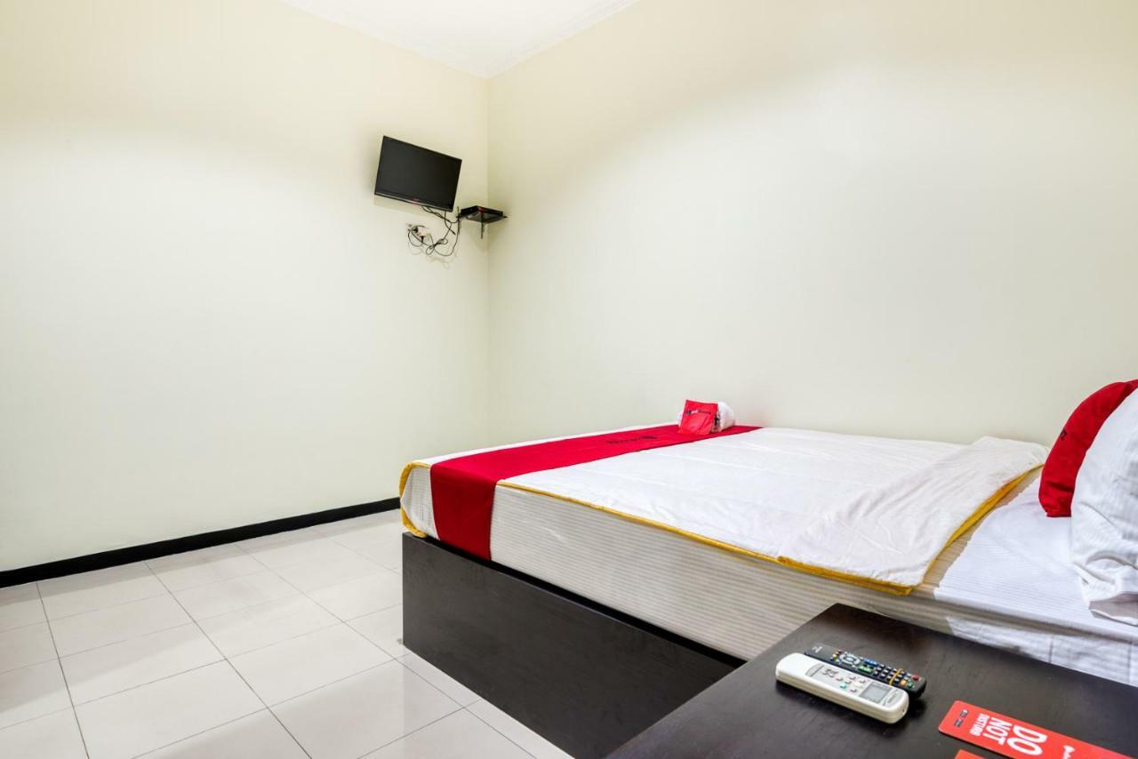 Hotel Reddoorz Syariah @ Ketintang Surabaya Esterno foto