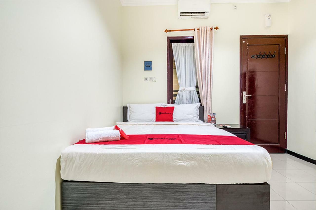 Hotel Reddoorz Syariah @ Ketintang Surabaya Esterno foto