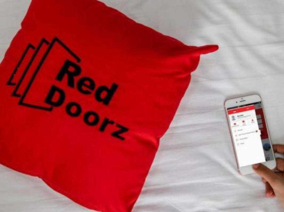 Hotel Reddoorz Syariah @ Ketintang Surabaya Esterno foto